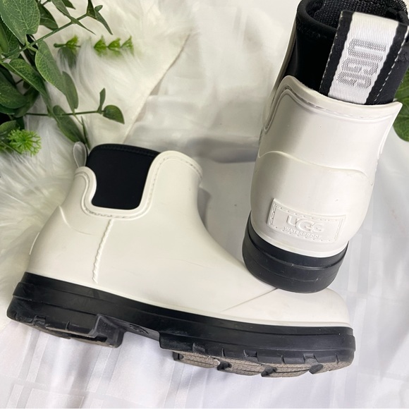 Ugg Droplet Rain Boots 6 - Picture 2 of 5